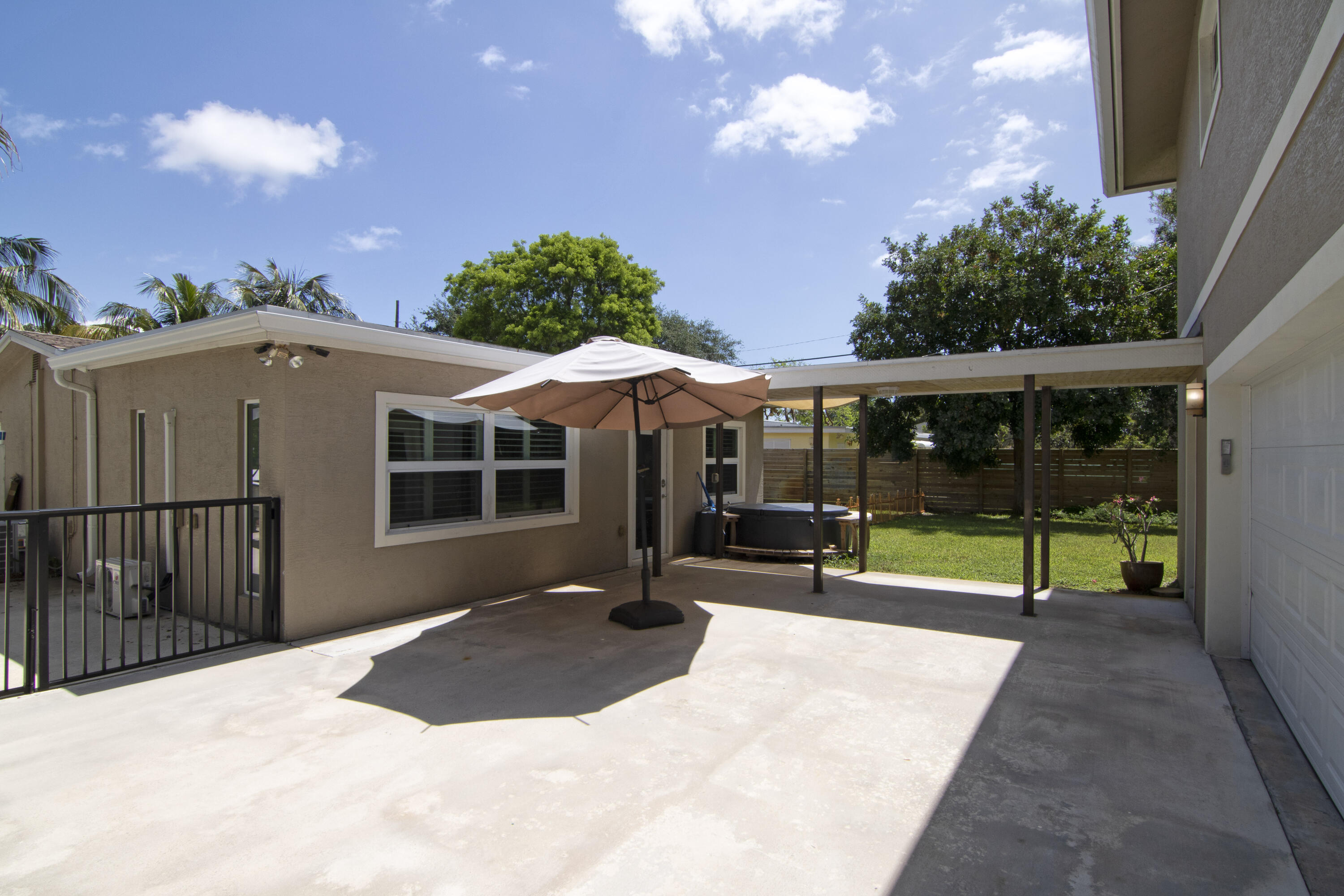 925 Laurel Road North Palm Beach, FL 33408 - Photo 21 of 39 Rear Exposure
