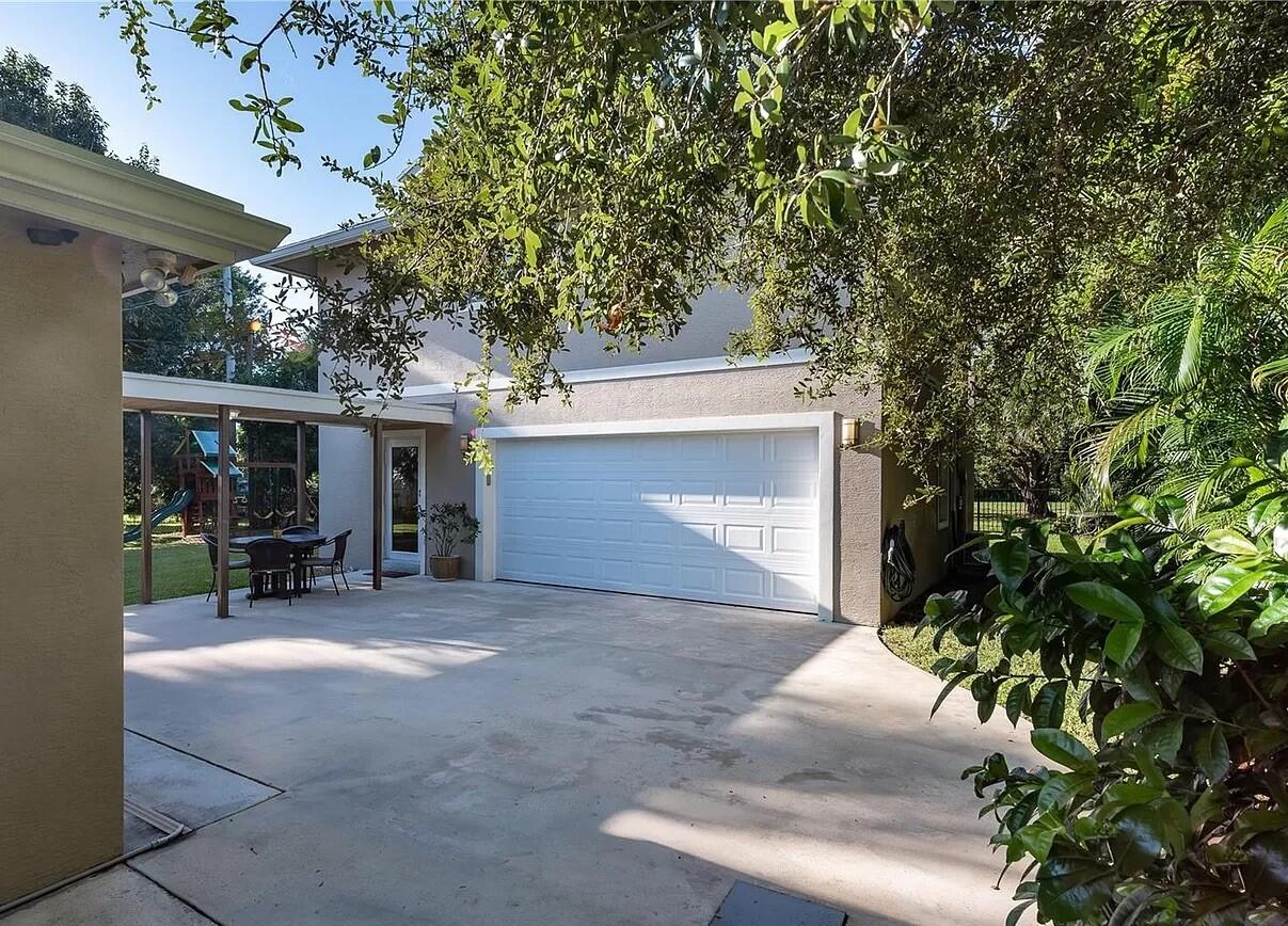 925 Laurel Road North Palm Beach, FL 33408 - Photo 22 of 39 Garage & Income Apt