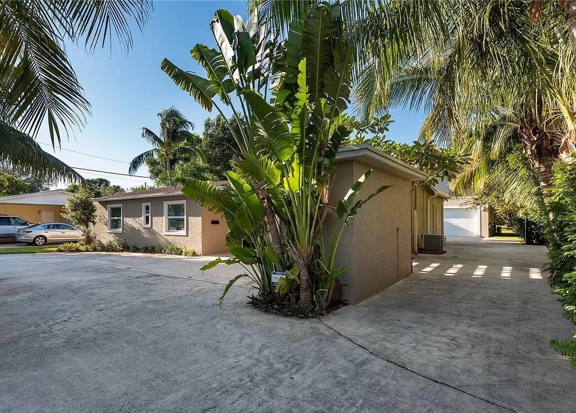 925 Laurel Road North Palm Beach, FL 33408 - Photo 23 of 39 From Driveway