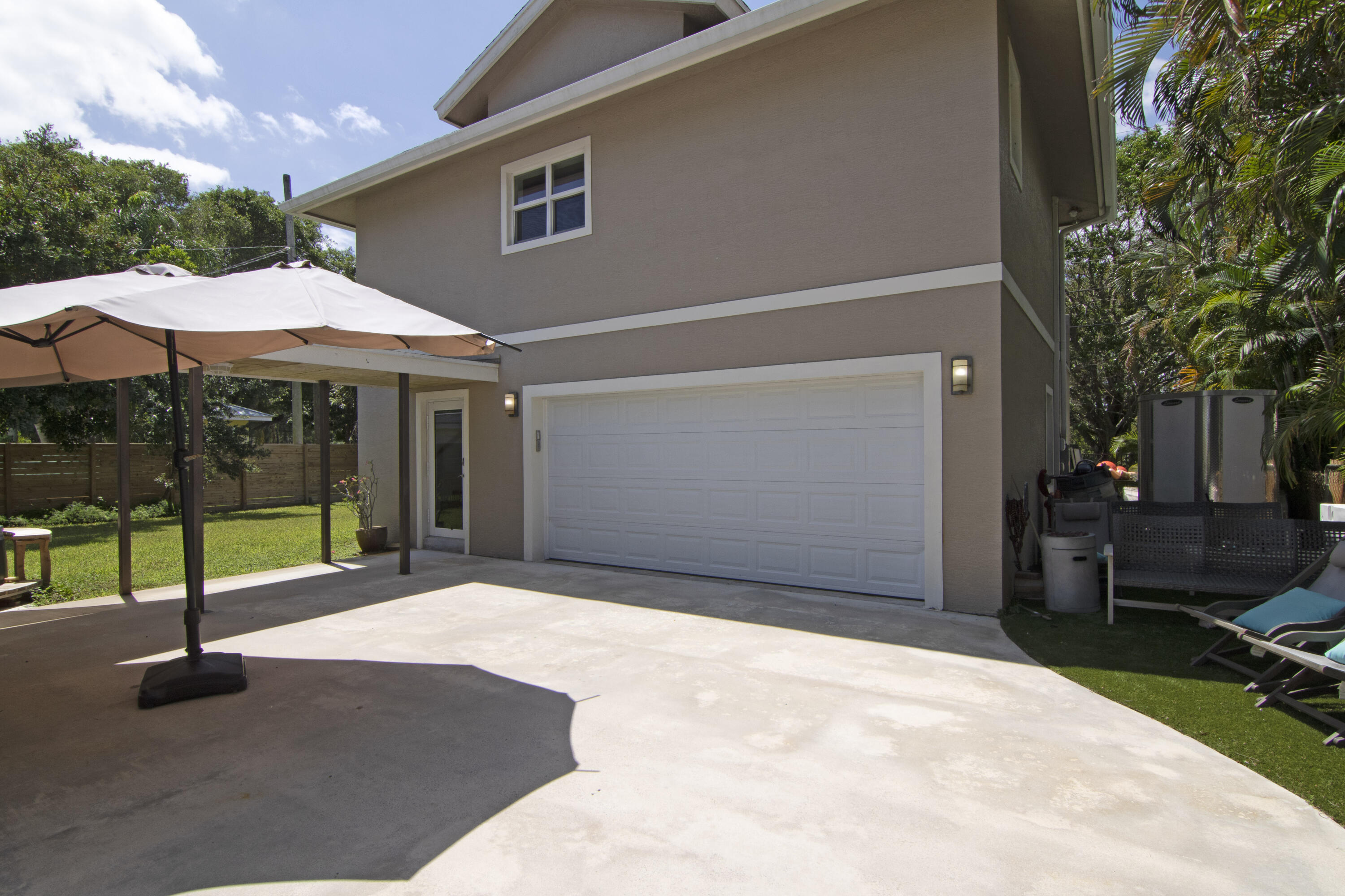 925 Laurel Road North Palm Beach, FL 33408 - Photo 24 of 39 Guest House/Garage