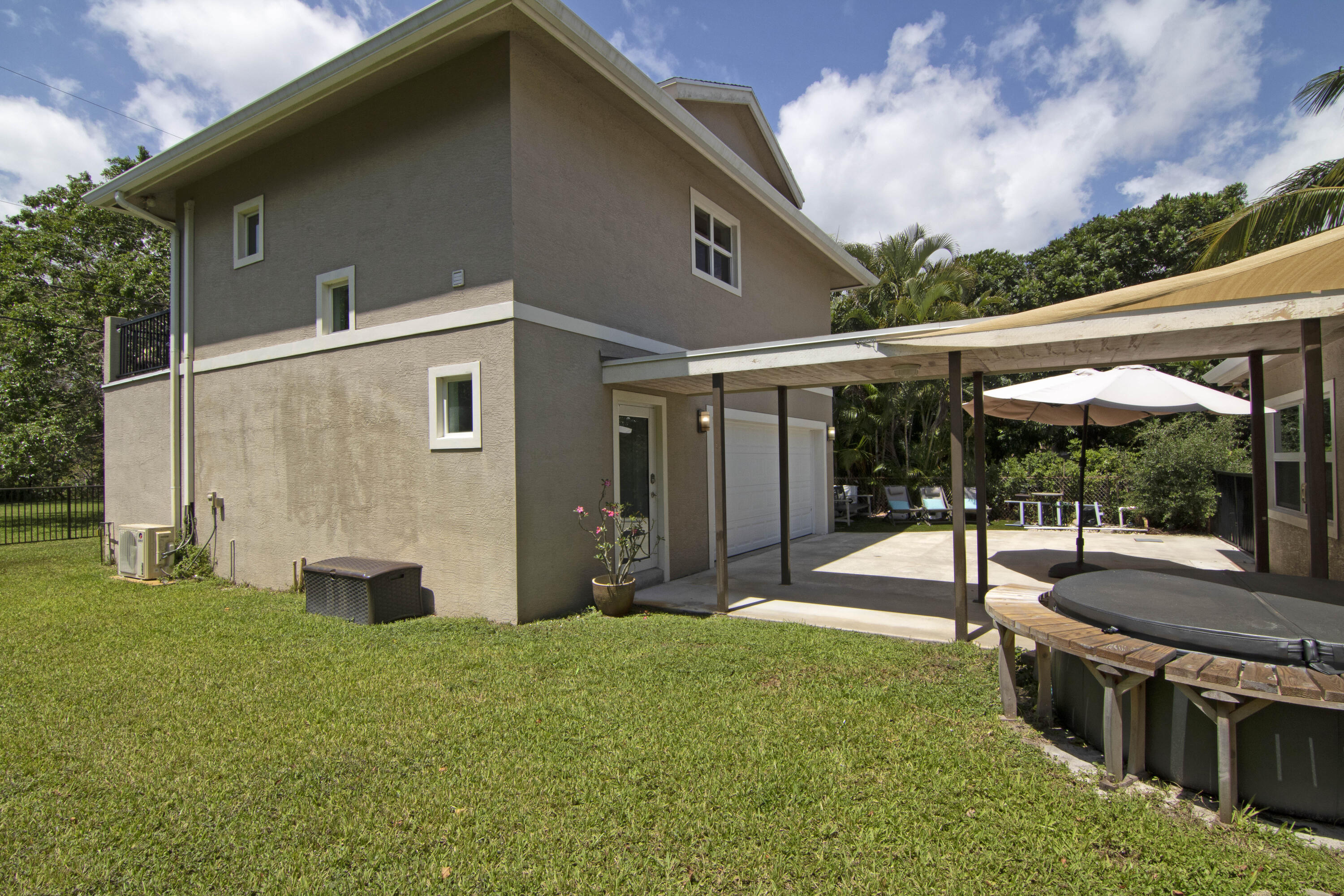 925 Laurel Road North Palm Beach, FL 33408 - Photo 25 of 39 2 Story Guest House