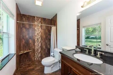 925 Laurel Road North Palm Beach, FL 33408 - Photo 27 of 39 GH 1st Floor Master Bath