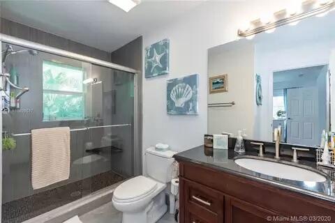 925 Laurel Road North Palm Beach, FL 33408 - Photo 33 of 39 GH 2nd Floor Master Bath