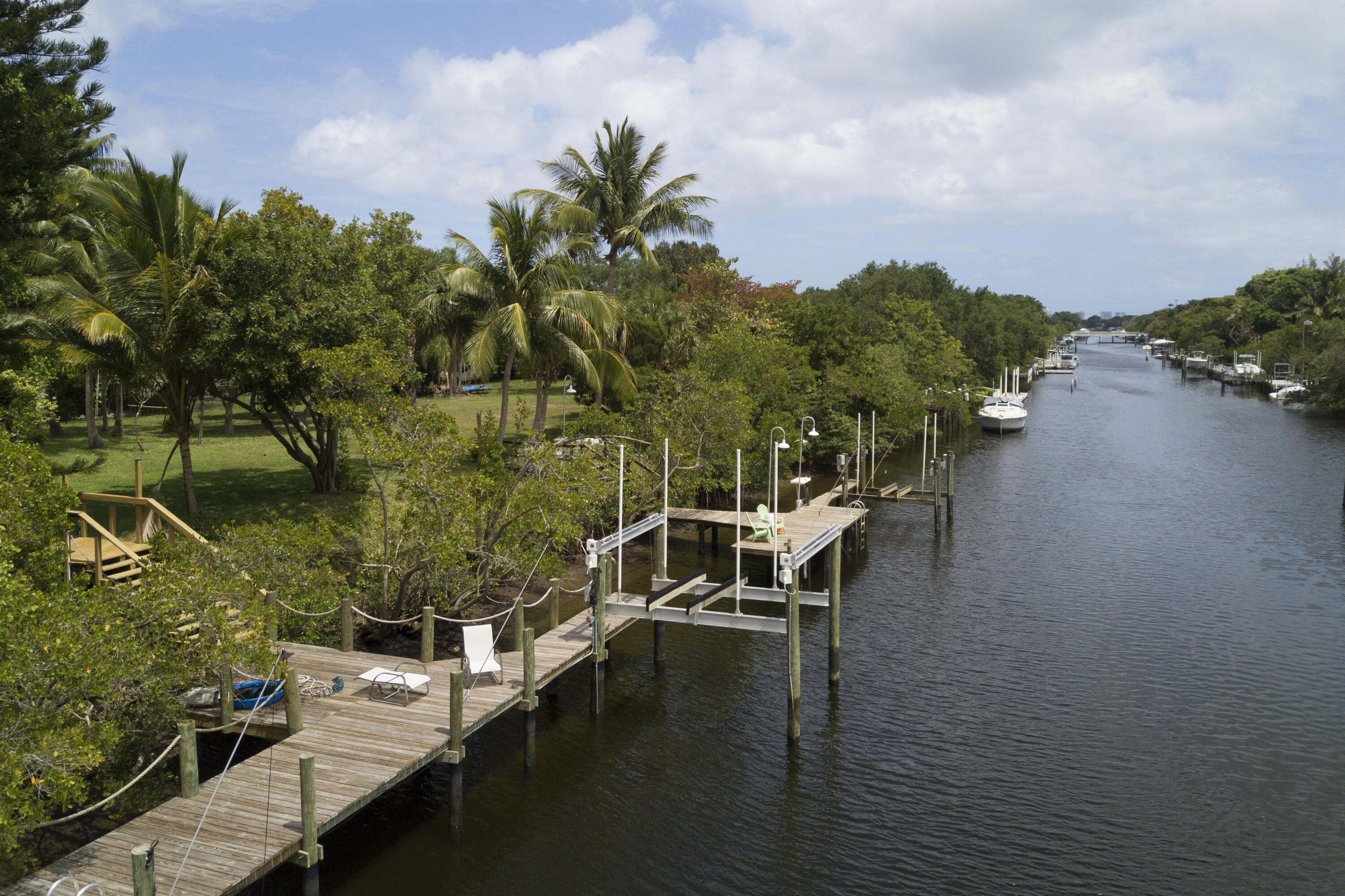 925 Laurel Road North Palm Beach, FL 33408 - Photo 37 of 39 Dock/Lift