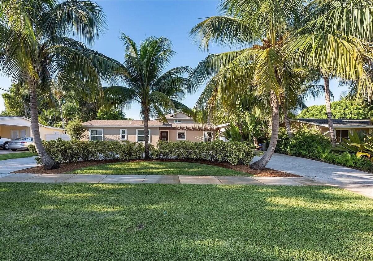 925 Laurel Road North Palm Beach, FL 33408 - Photo 4 of 39 Front Exposure Street