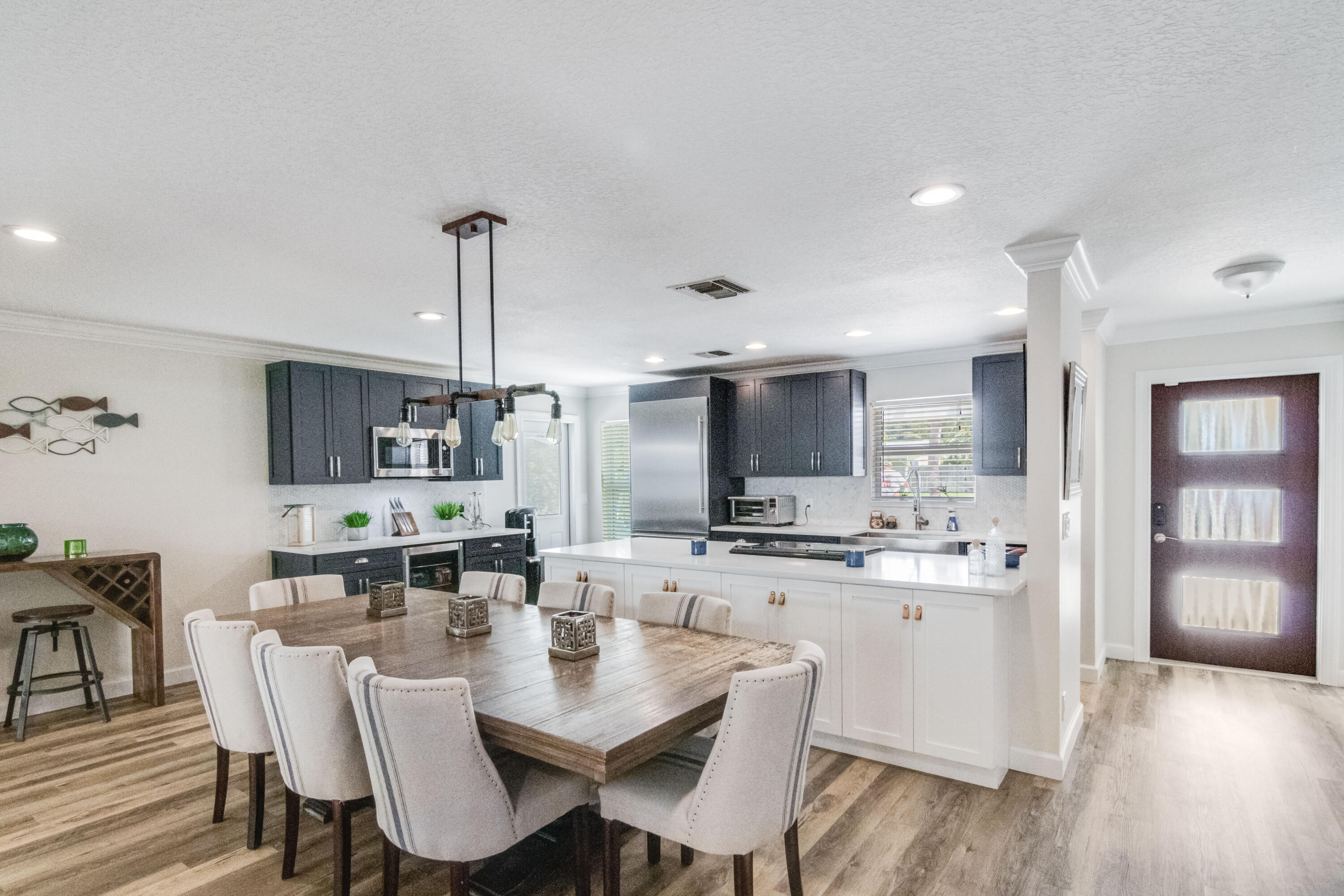 925 Laurel Road North Palm Beach, FL 33408 - Photo 6 of 39 Kitchen/Dining Room