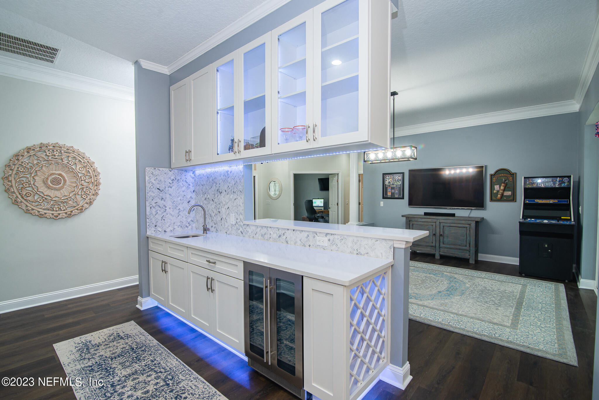 780 Queens Harbor Boulevard Jacksonville, FL 32225 - Photo 20 of 42 a kitchen with a stove and a microwave