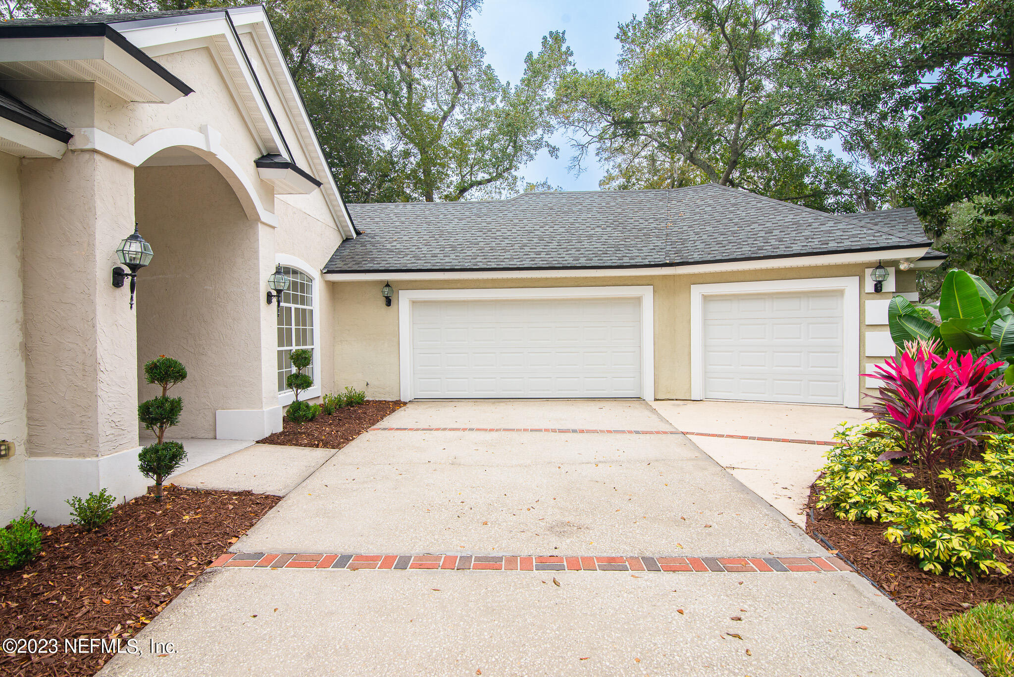 780 Queens Harbor Boulevard Jacksonville, FL 32225 - Photo 4 of 42 a front view of house with yard