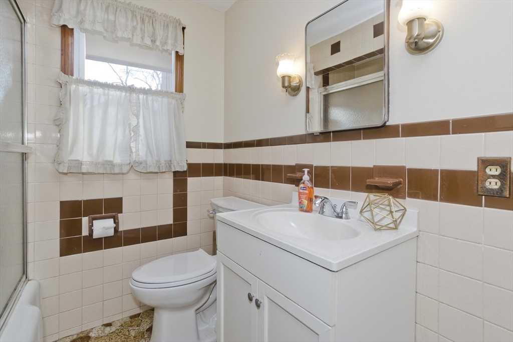 147 Bowles Park Springfield, MA 01104 - Photo 19 of 30