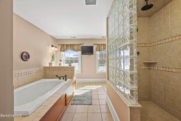$2,390,000 | 500 Williams Street, Pittsfield, MA 01201