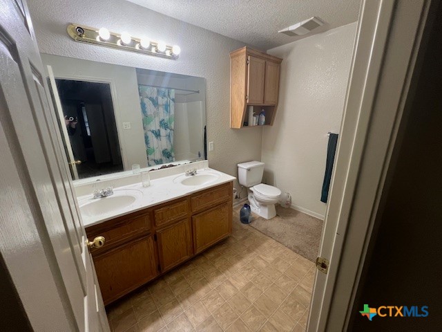 5806 Hamza Circle Killeen, TX 76542 - Photo 11 of 17 a bathroom with a sink and a mirror