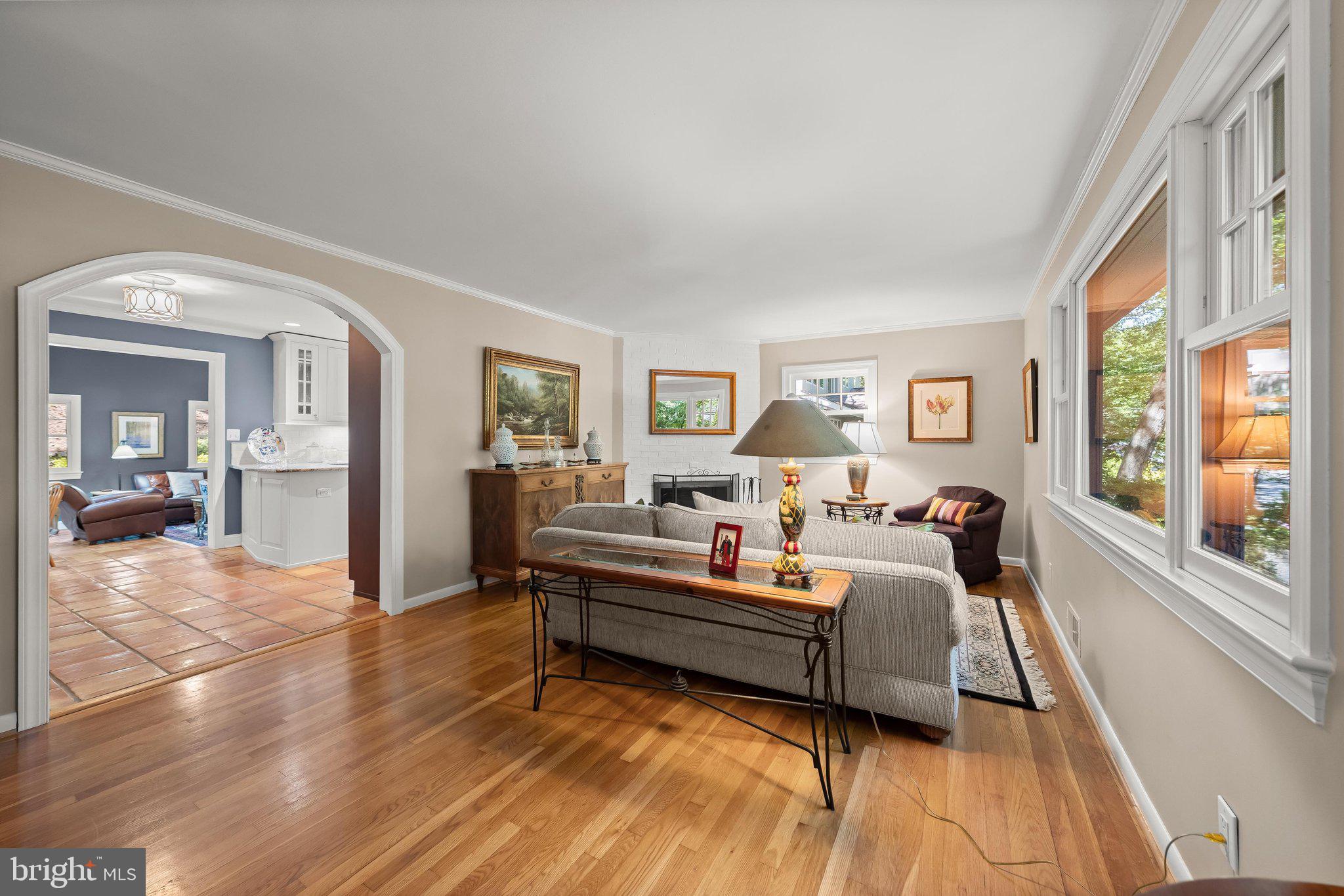 5318 Tuscarawas Road Bethesda, MD 20816 - Photo 6 of 42 Living room