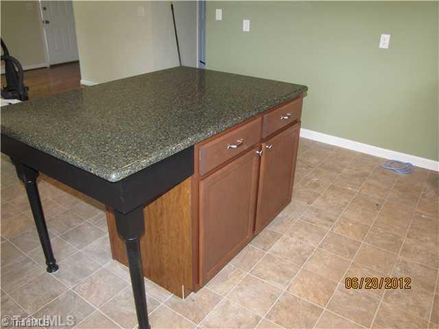 122 Virginia Road Lexington, NC 27295 - Photo 5 of 16 Kitchen.