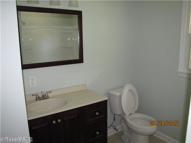 122 Virginia Road Lexington, NC 27295 - Photo 7 of 16 Master Bath/Spa.