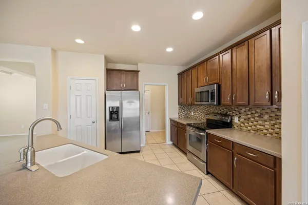 $2,700 | 25839 Big Bluestem, San Antonio, TX 78261