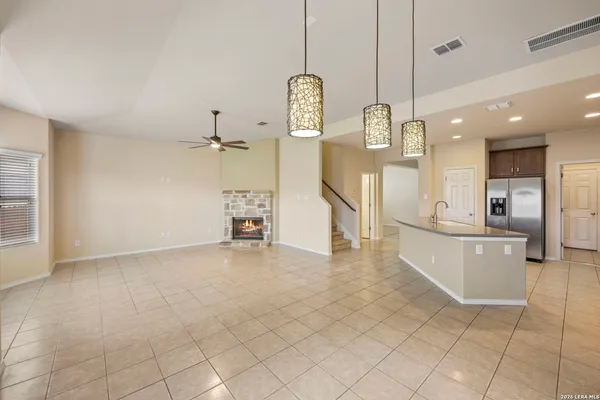 $2,700 | 25839 Big Bluestem, San Antonio, TX 78261