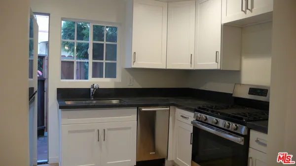 $3,150 | 252 Hampton Drive, Unit A, Venice, CA 90291