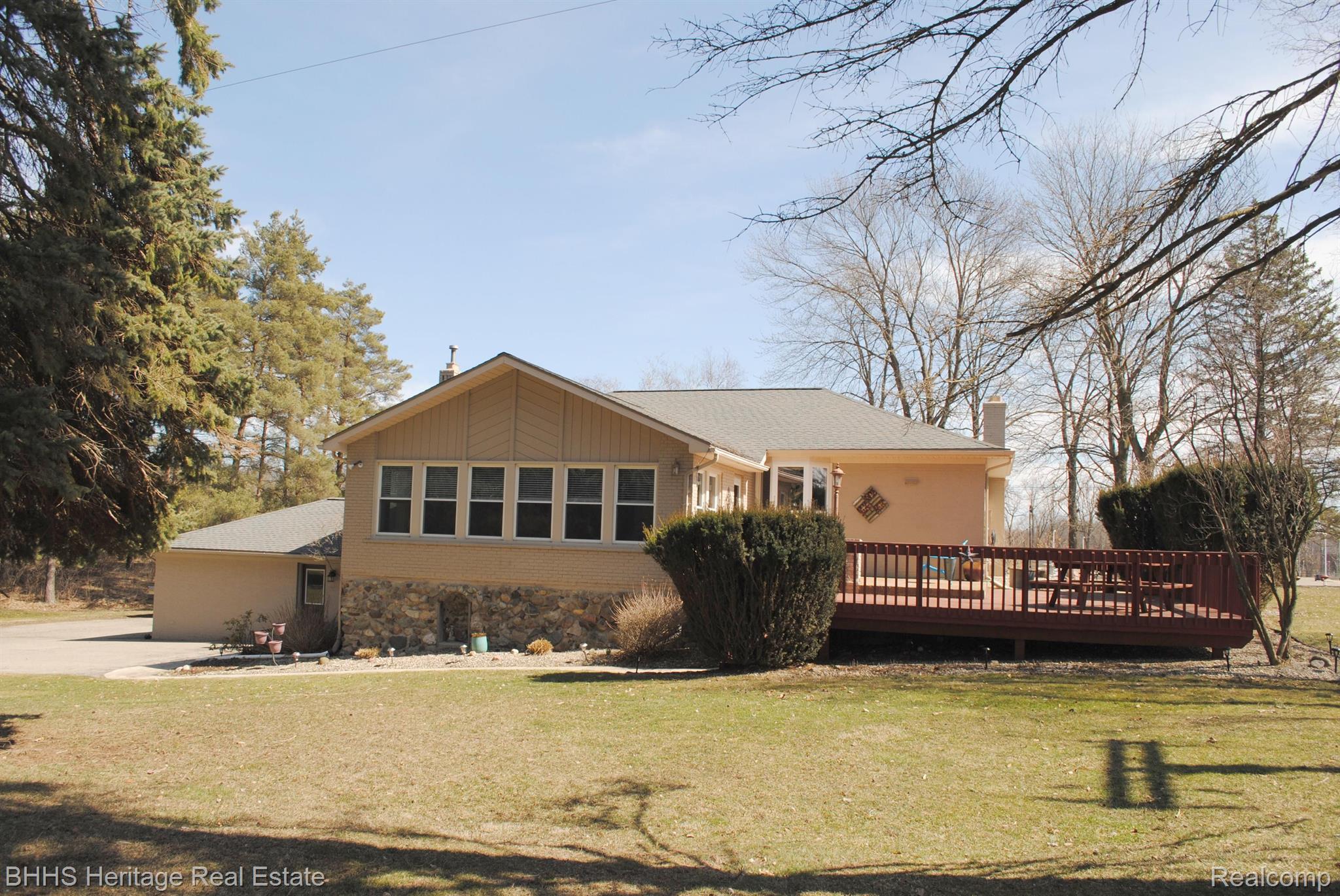 2620 South Latson Road Howell, MI 48843 - Photo 4 of 40 Rear of home