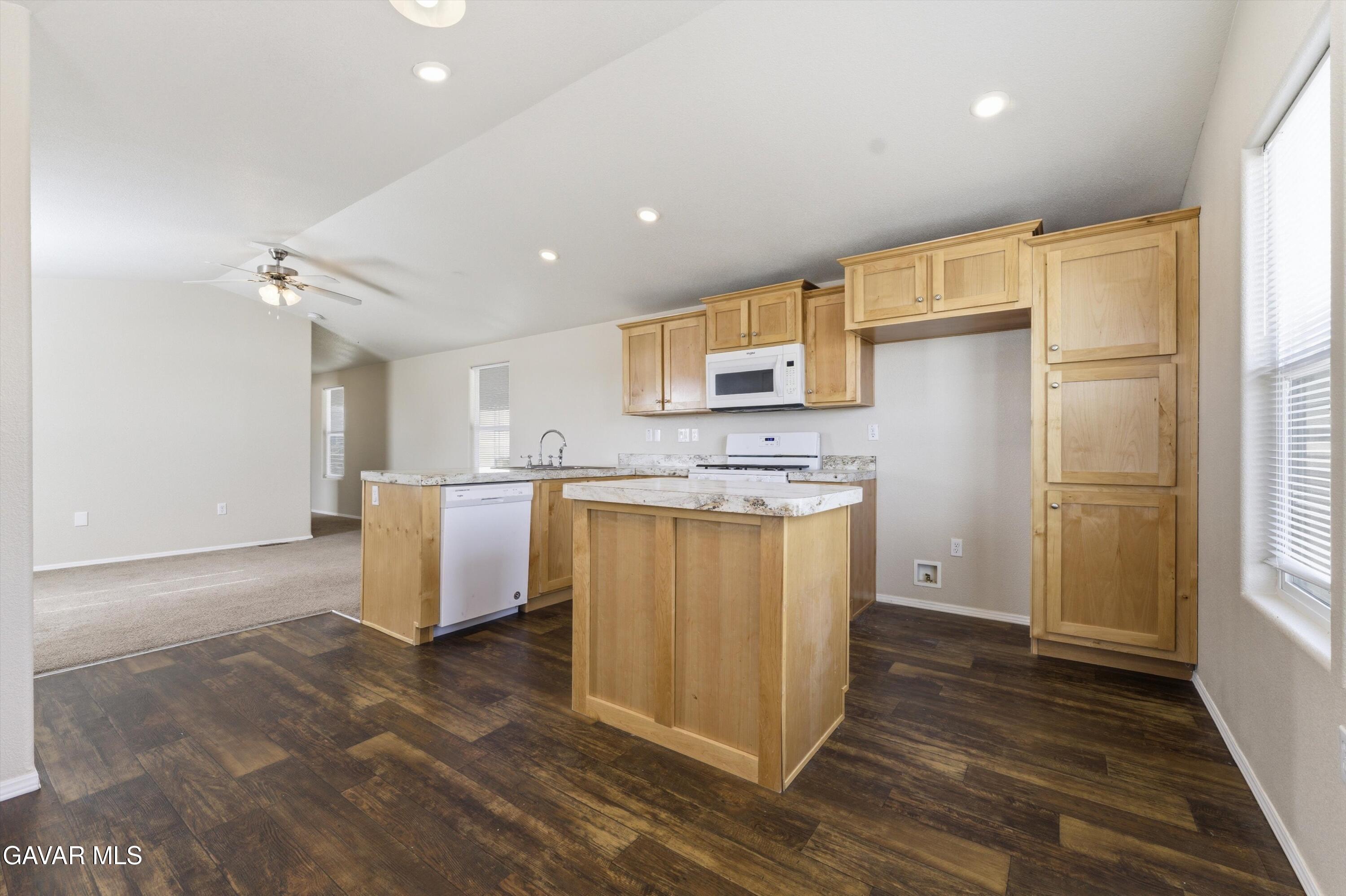 20683 Waalew Road Apple Valley, CA 92307 - Photo 10 of 33 10-JYP06335