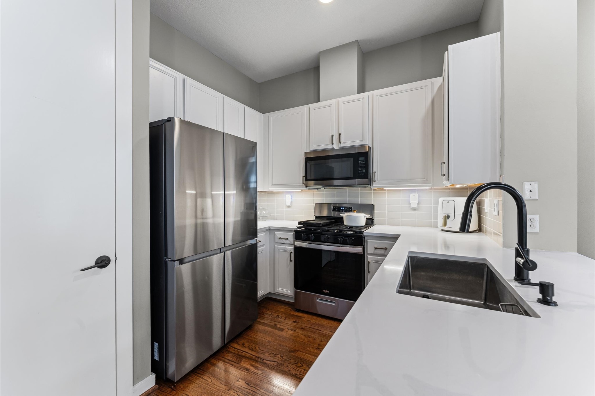 1166 Bonner Street Houston, TX 77007 - Photo 14 of 33 a kitchen with a sink a refrigerator and cabinets