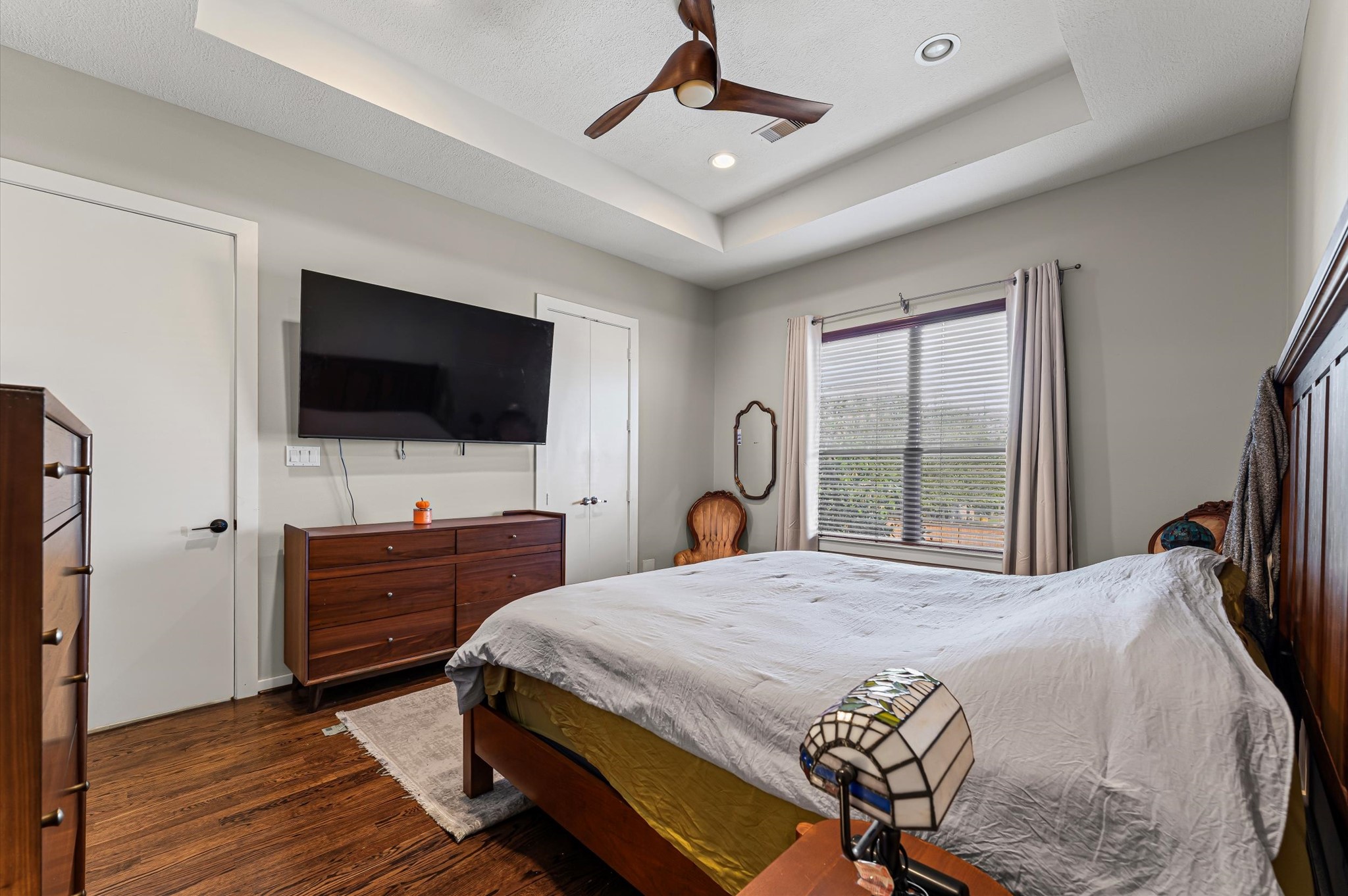 1166 Bonner Street Houston, TX 77007 - Photo 17 of 33 a bedroom with a bed and a flat screen tv