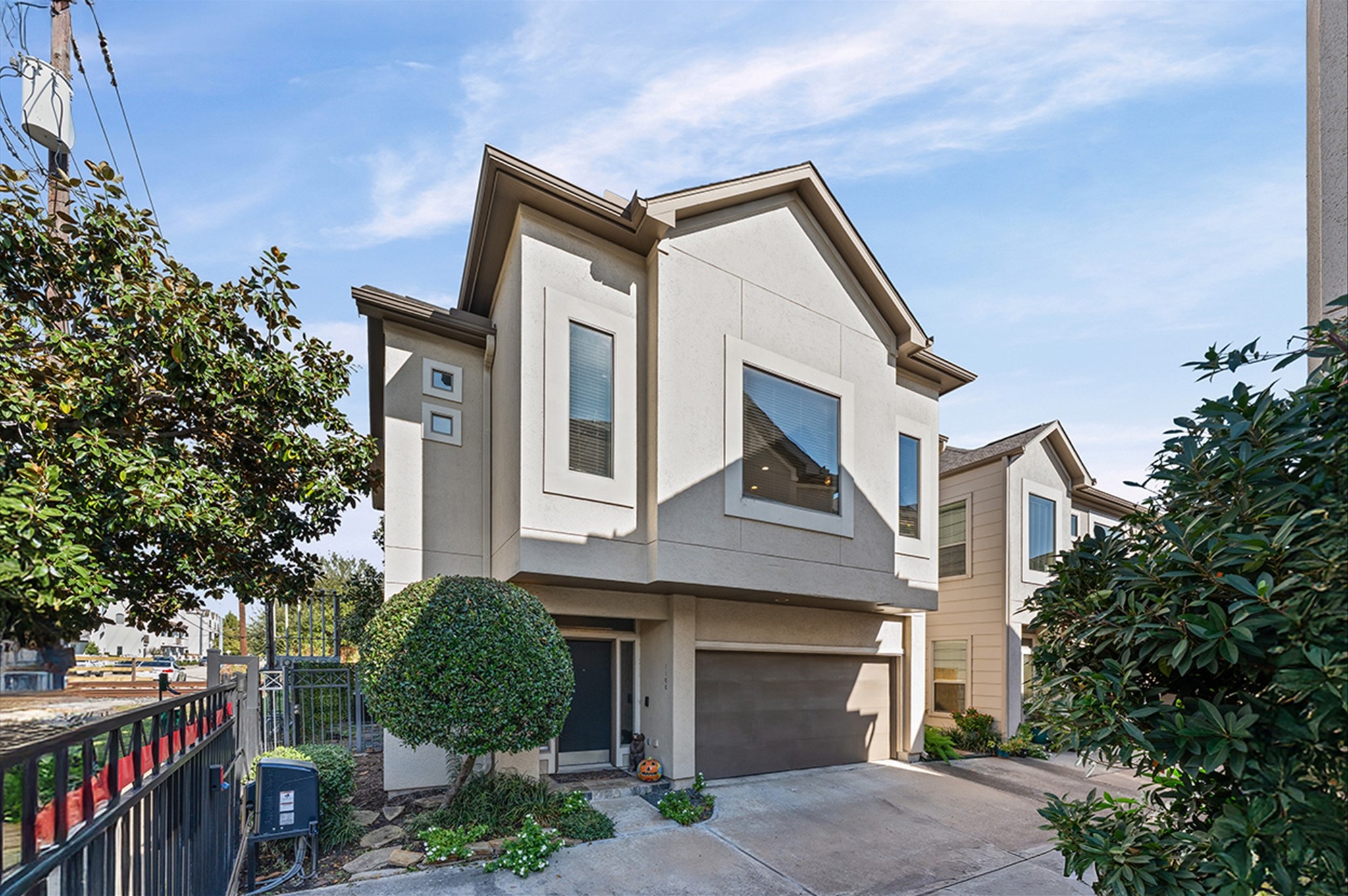 1166 Bonner Street Houston, TX 77007 - Photo 3 of 33 a front view of a house with a garage