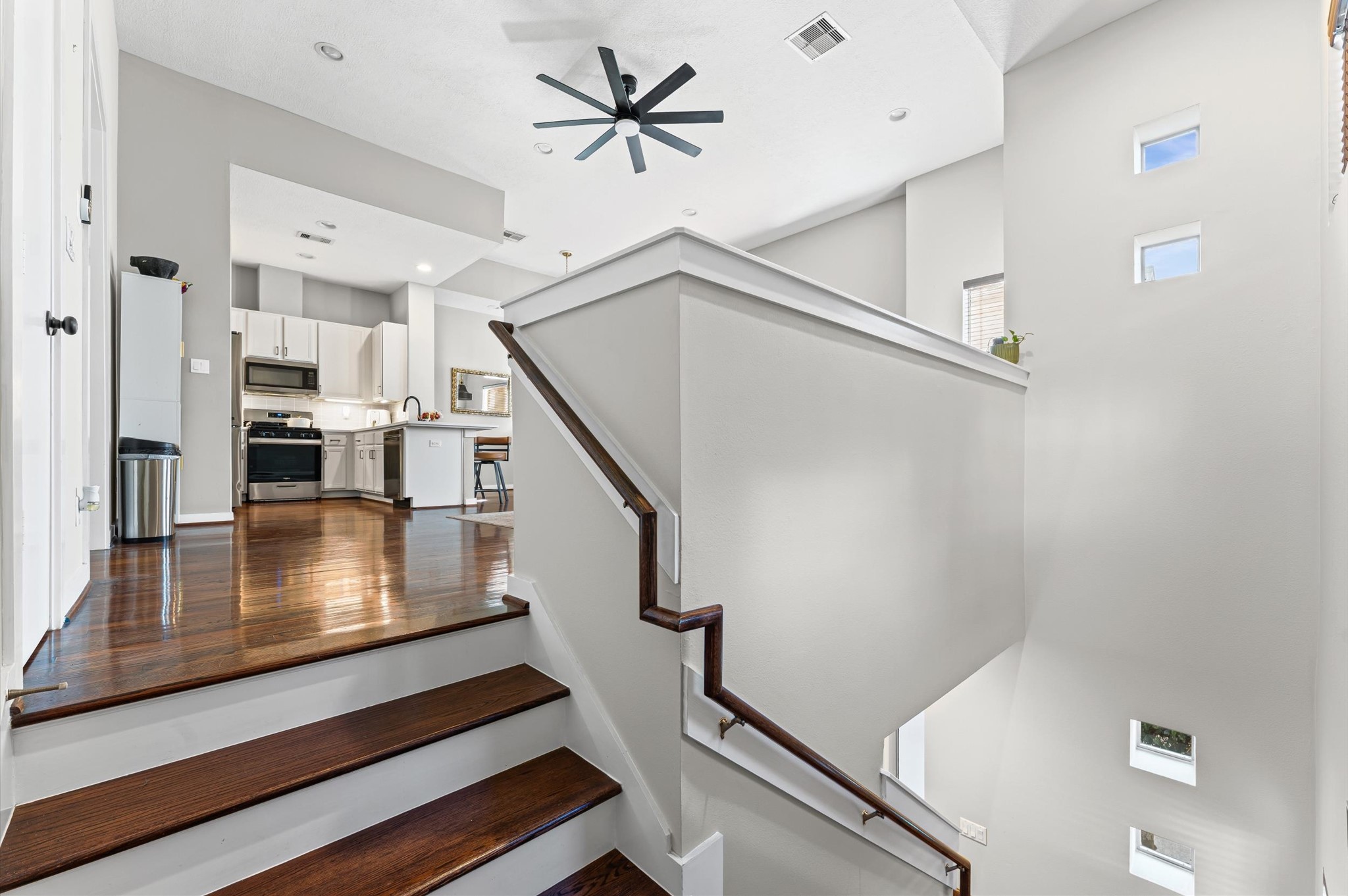 1166 Bonner Street Houston, TX 77007 - Photo 10 of 33 a view of entryway and hall