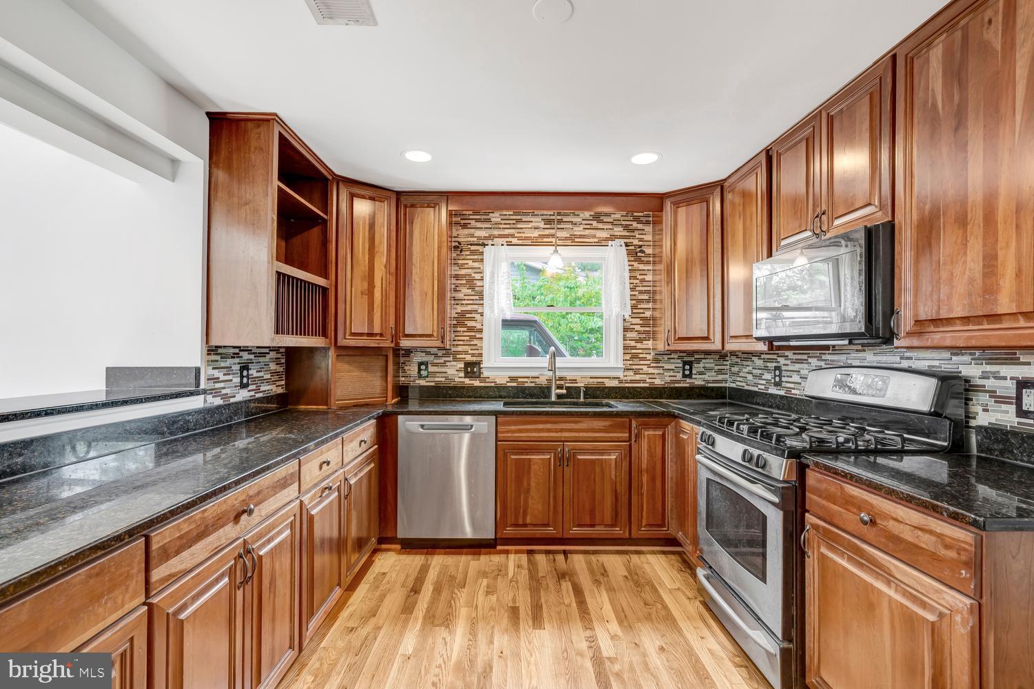 8339 Wagon Wheel Road Alexandria, VA 22309 - Photo 8 of 46 Gallery Image 8