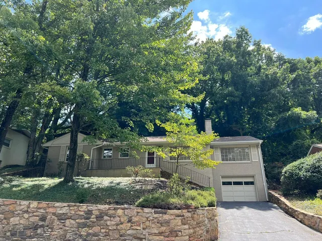 $2,295 | 3120 Stoneridge Road Southwest, Roanoke, VA 24014