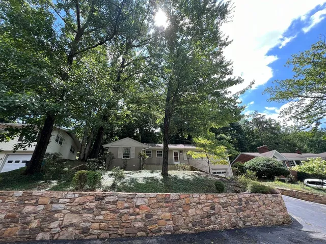 $2,295 | 3120 Stoneridge Road Southwest, Roanoke, VA 24014