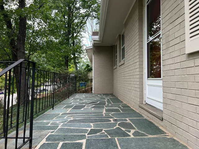 $2,295 | 3120 Stoneridge Road Southwest, Roanoke, VA 24014