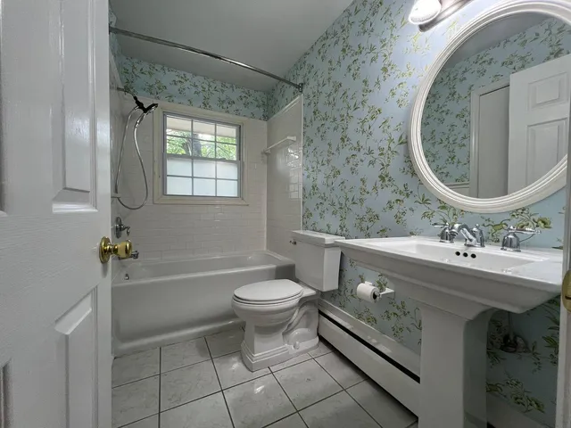 $2,295 | 3120 Stoneridge Road Southwest, Roanoke, VA 24014