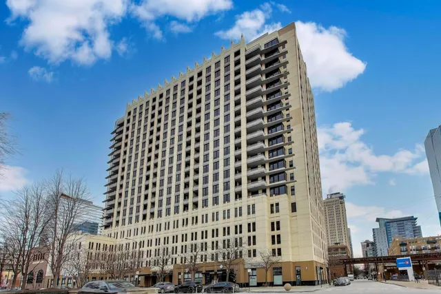 $299,500 | 1255 South State Street, Unit 1017, Chicago, IL 60605