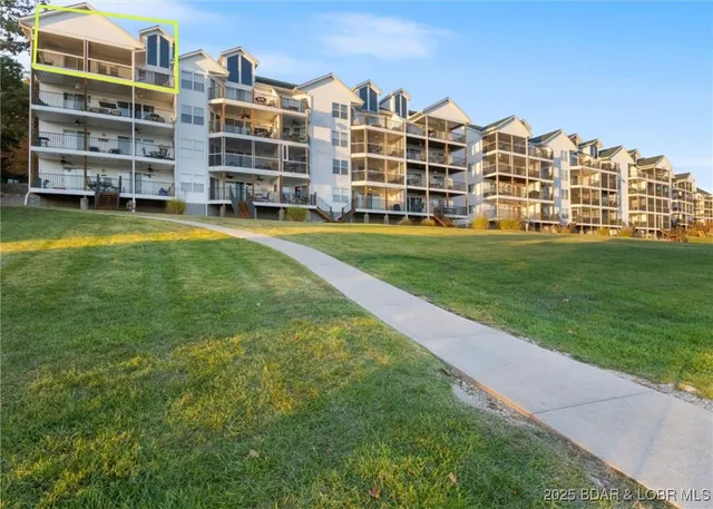 $335,000 | 521 Park Pl Drive, Unit 4E, Kaiser, MO 65047