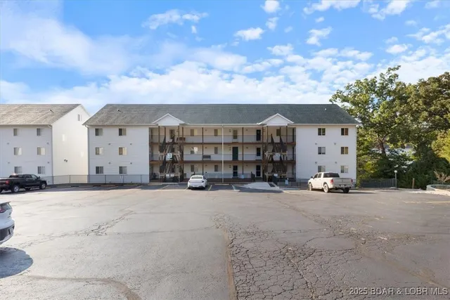 $335,000 | 521 Park Pl Drive, Unit 4E, Kaiser, MO 65047