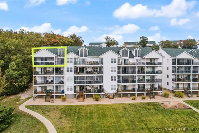 $335,000 | 521 Park Pl Drive, Unit 4E, Kaiser, MO 65047