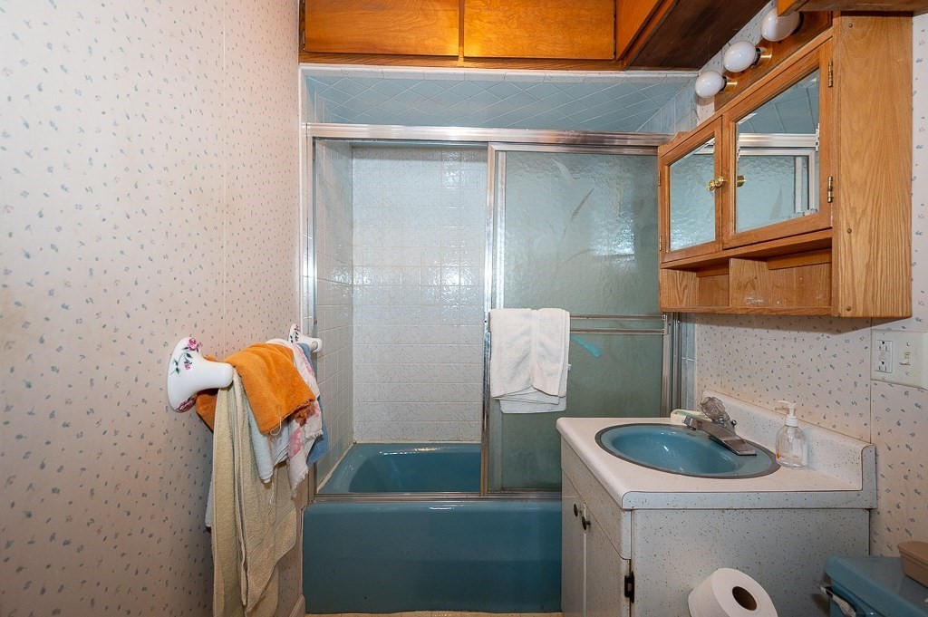 22 Comins Road Oxford, MA 01537 - Photo 8 of 42