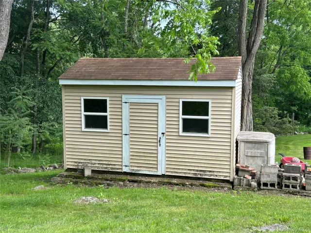 a view of a house with a yard and plants