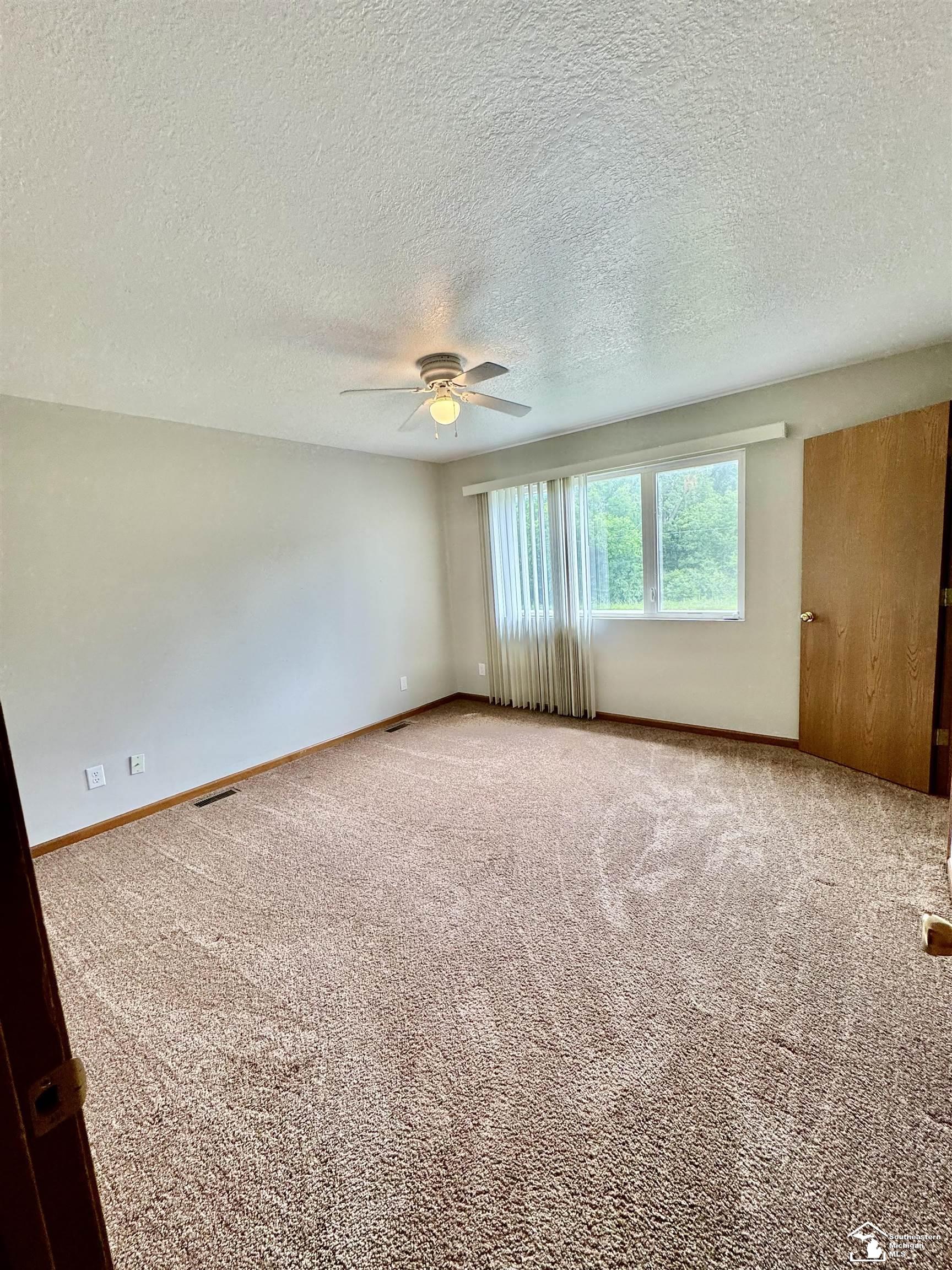 11343 Telegraph Road Erie, MI 48133 - Photo 10 of 17 50147446-27482805-48bd-4dff-8a23-ece9ee00bcee.JPG