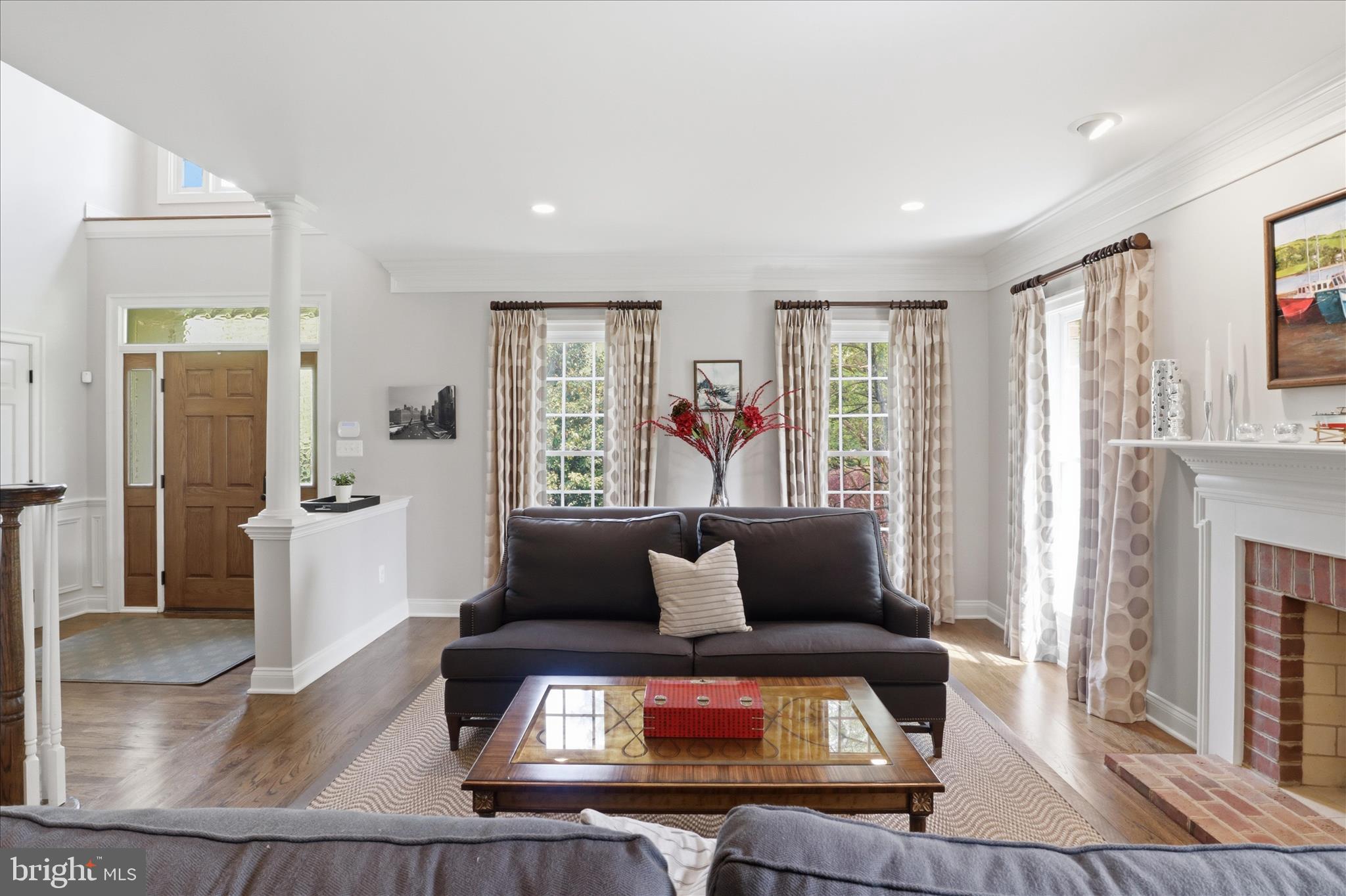 6441 Highway 193 McLean, VA 22101 - Photo 11 of 85 Living Room