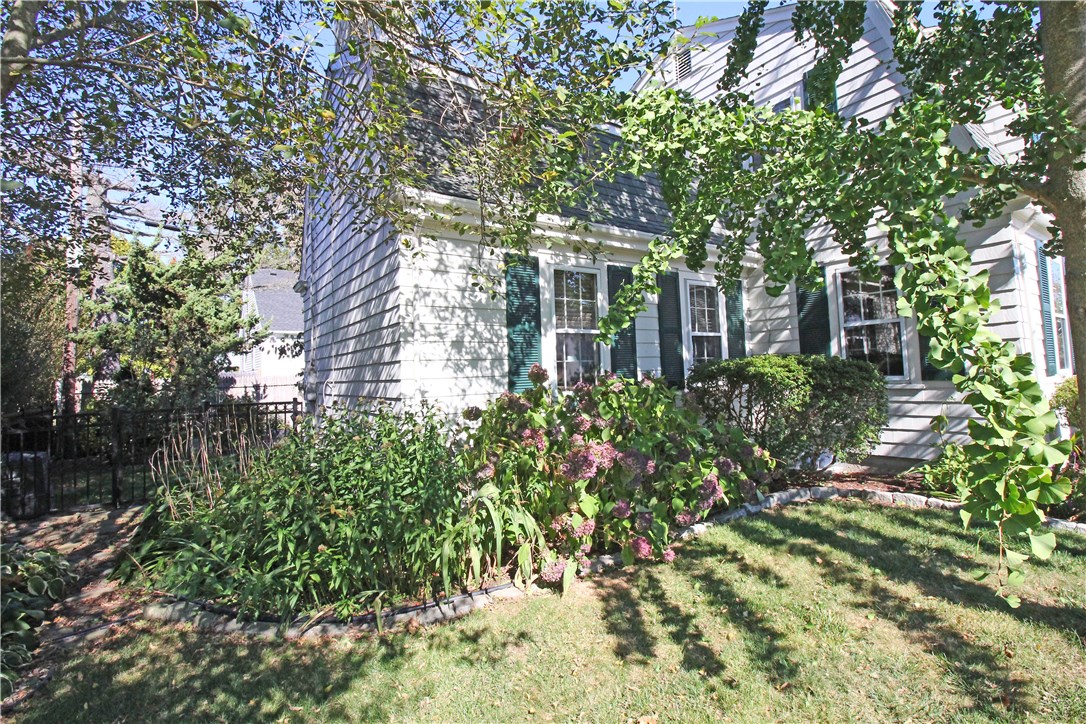 57 Admiral Kalbfus Road Newport, RI 02840 - Photo 5 of 45 Gallery Image 5