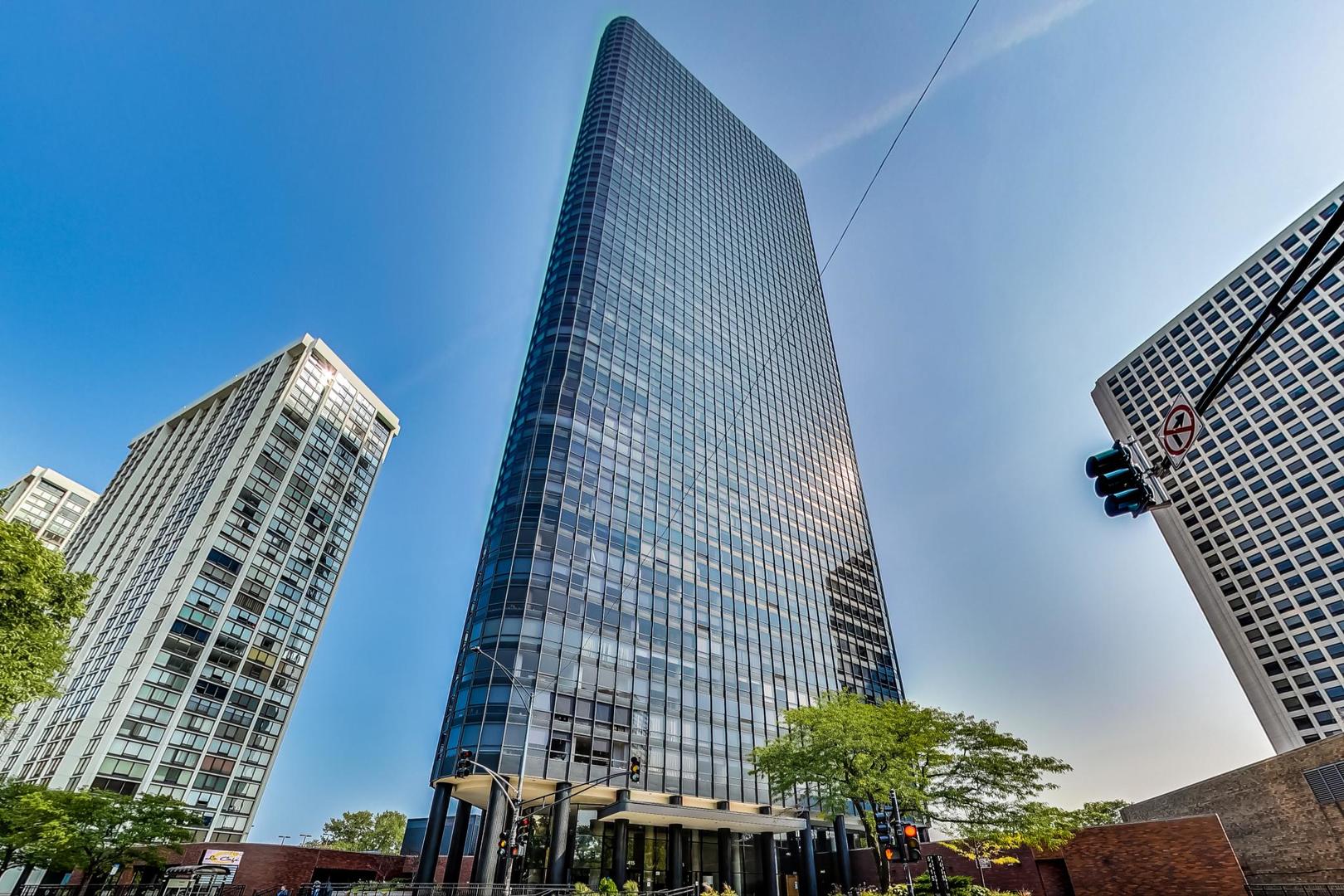 5415 North Sheridan Road, Unit 2904 Chicago, IL 60640 - Photo 2 of 49 a view of a buildings