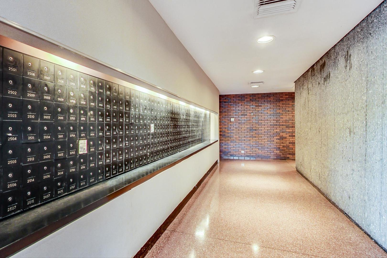 5415 North Sheridan Road, Unit 2904 Chicago, IL 60640 - Photo 14 of 49 a bathroom with a bathtub and shower