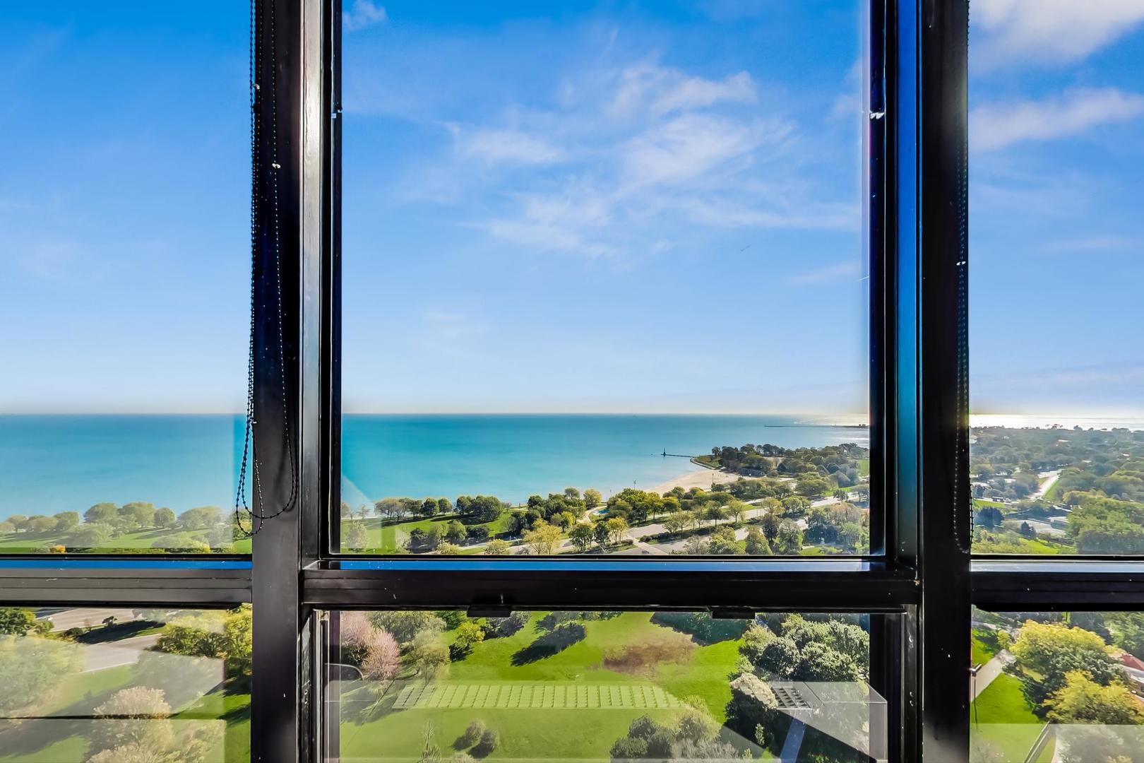 5415 North Sheridan Road, Unit 2904 Chicago, IL 60640 - Photo 30 of 49 a view of sky from window