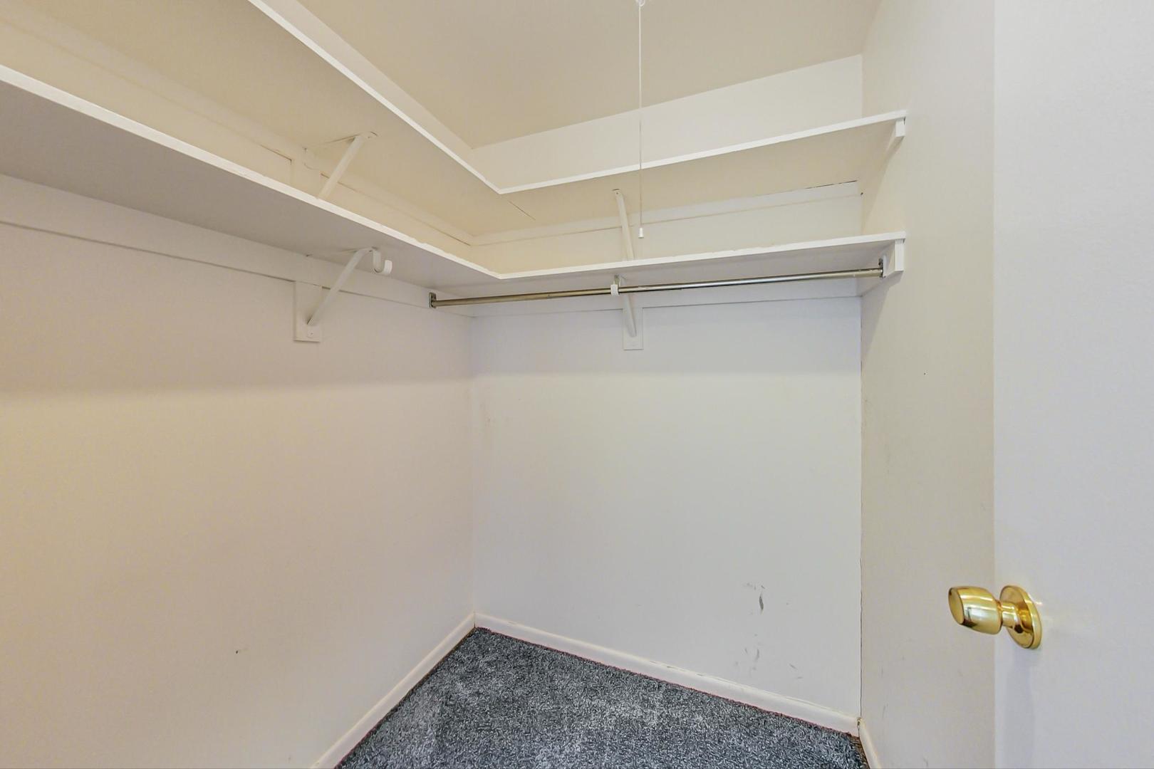 5415 North Sheridan Road, Unit 2904 Chicago, IL 60640 - Photo 34 of 49 a view of small space