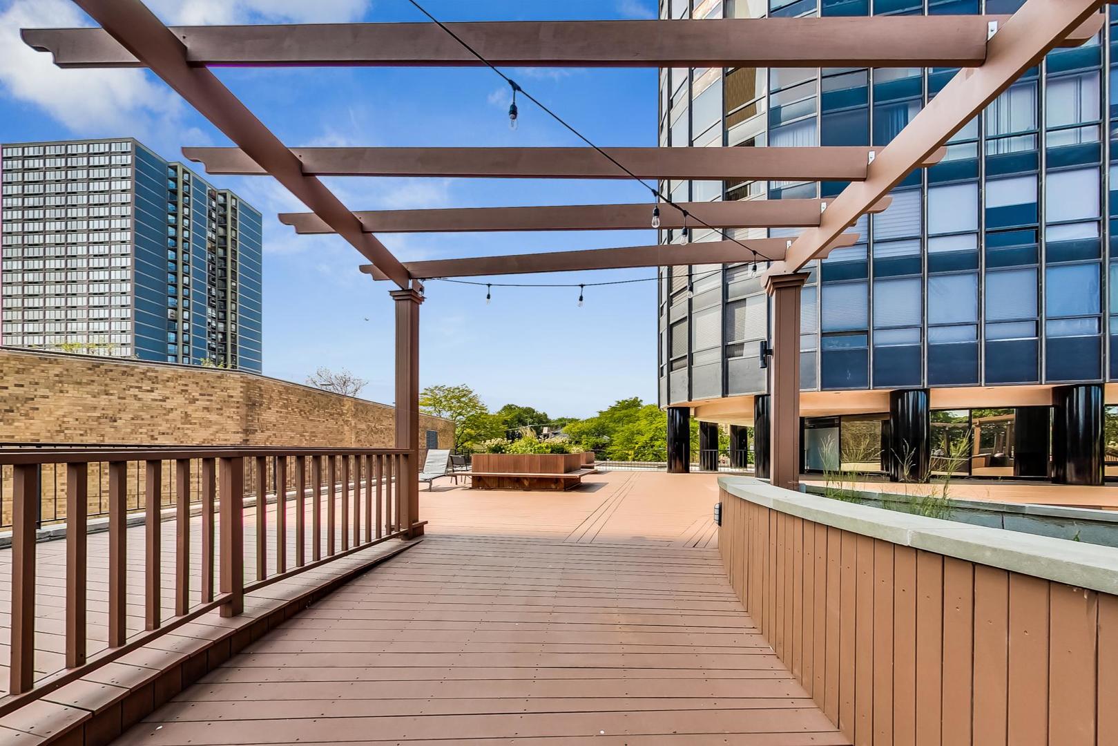 5415 North Sheridan Road, Unit 2904 Chicago, IL 60640 - Photo 39 of 49 a view of a balcony