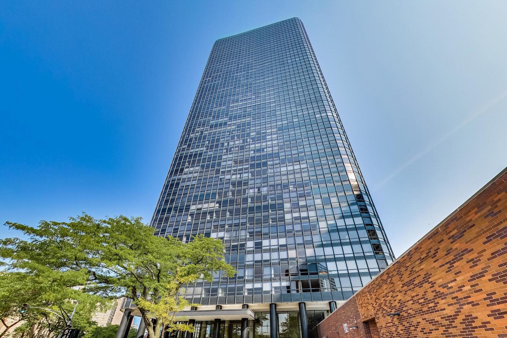 5415 North Sheridan Road, Unit 2904 Chicago, IL 60640 - Photo 5 of 49 view of a building