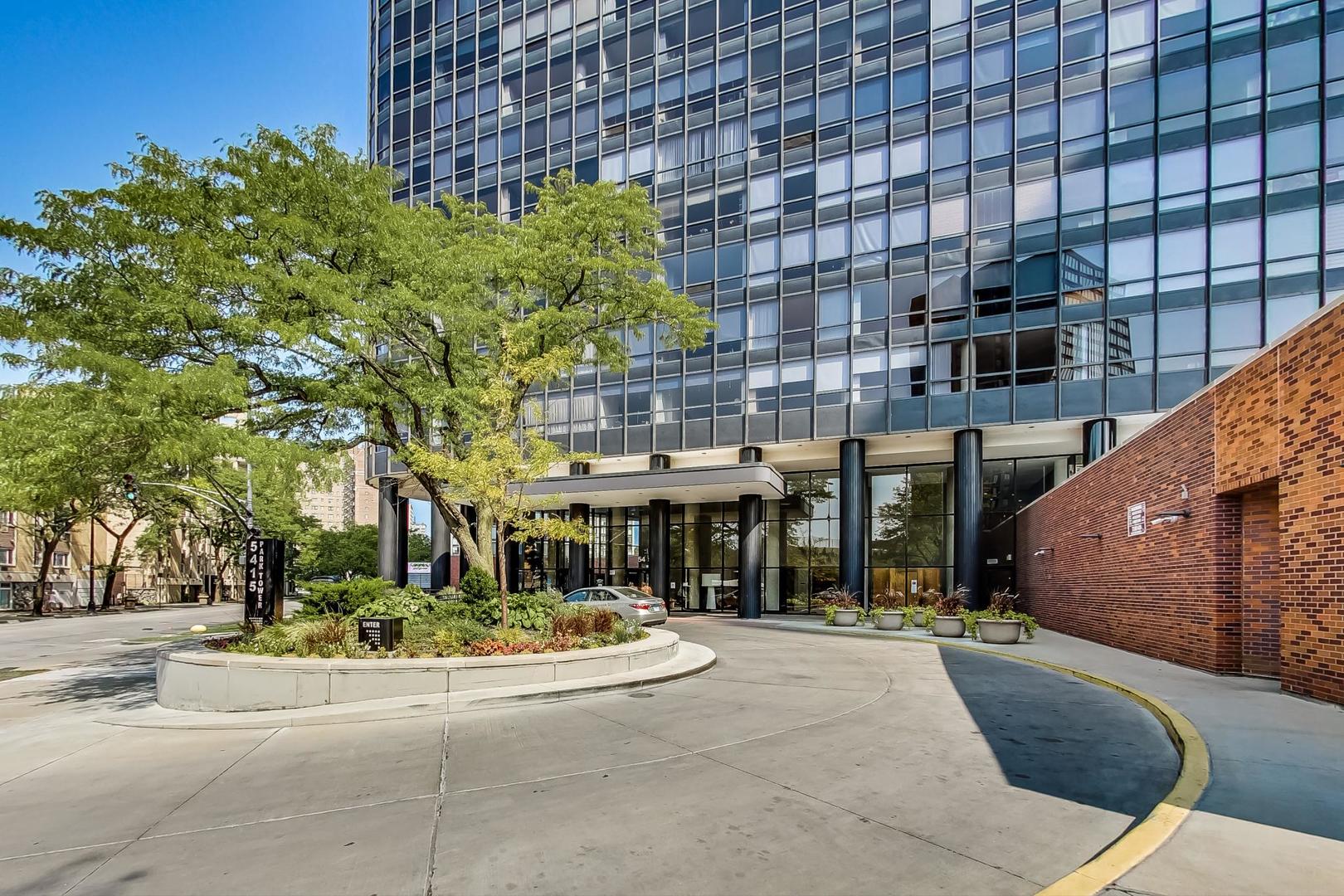 5415 North Sheridan Road, Unit 2904 Chicago, IL 60640 - Photo 43 of 49 a front view of a building with street view