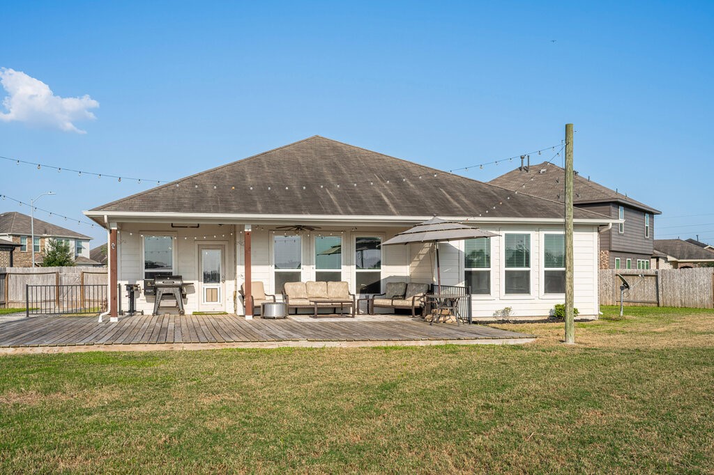 105 Montecito Lane Manvel, TX 77578 - Photo 11 of 39 a front view of a house with garden