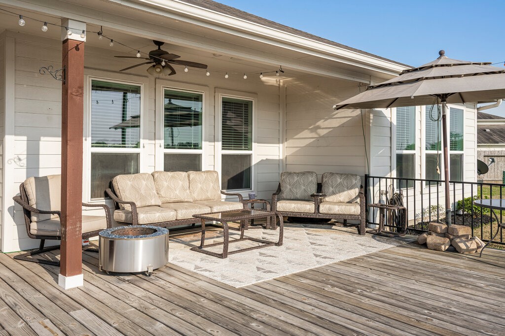 105 Montecito Lane Manvel, TX 77578 - Photo 13 of 39 a living room filled with furniture
